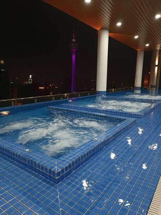 Apartament C14B Modern Infinity Pool Klcc Balcony View Kuala Lumpur Zewnętrze zdjęcie