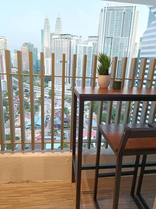 Apartament C14B Modern Infinity Pool Klcc Balcony View Kuala Lumpur Zewnętrze zdjęcie