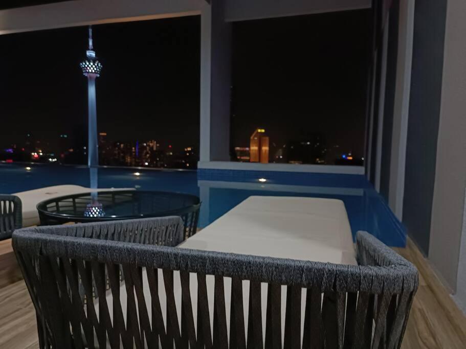 Apartament C14B Modern Infinity Pool Klcc Balcony View Kuala Lumpur Zewnętrze zdjęcie