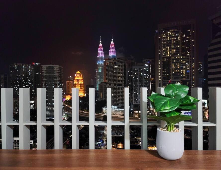 Apartament C14B Modern Infinity Pool Klcc Balcony View Kuala Lumpur Zewnętrze zdjęcie