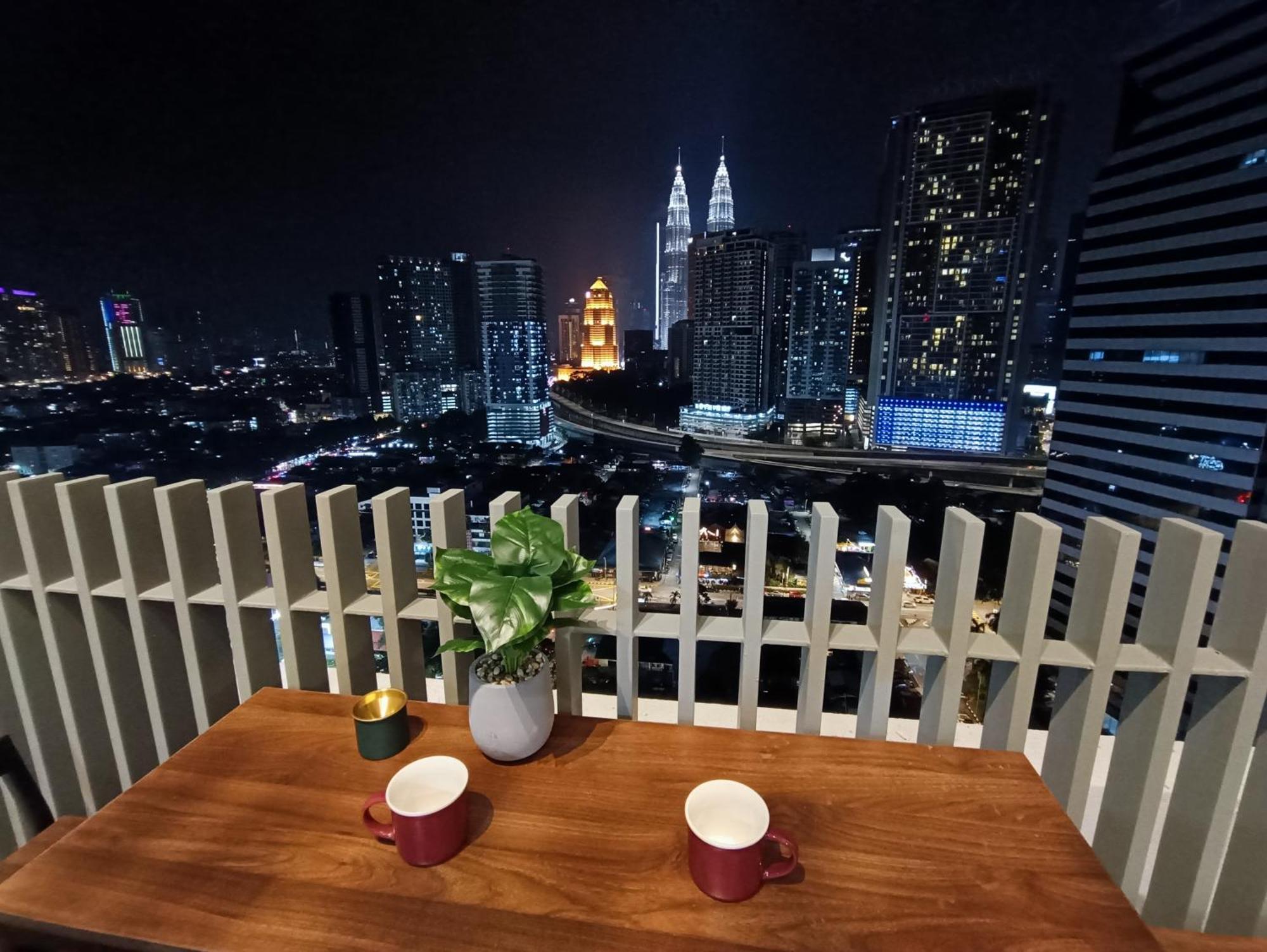 Apartament C14B Modern Infinity Pool Klcc Balcony View Kuala Lumpur Zewnętrze zdjęcie