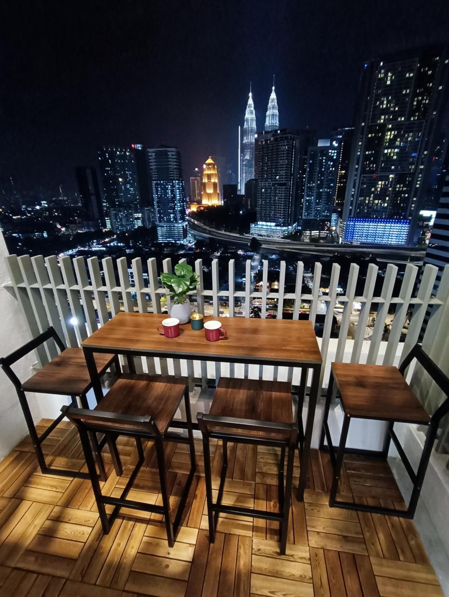 Apartament C14B Modern Infinity Pool Klcc Balcony View Kuala Lumpur Zewnętrze zdjęcie
